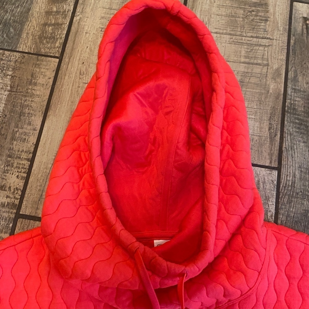 GAP fit Vibrant Jacquard Neon Coral Quilted Hoodie - Picture 8 of 12